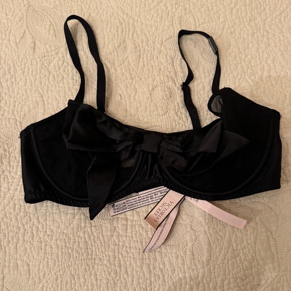BNWT VICTORIA’S SECRET BLACK BOW BRA AND PANTY SET - Picture 2 of 4